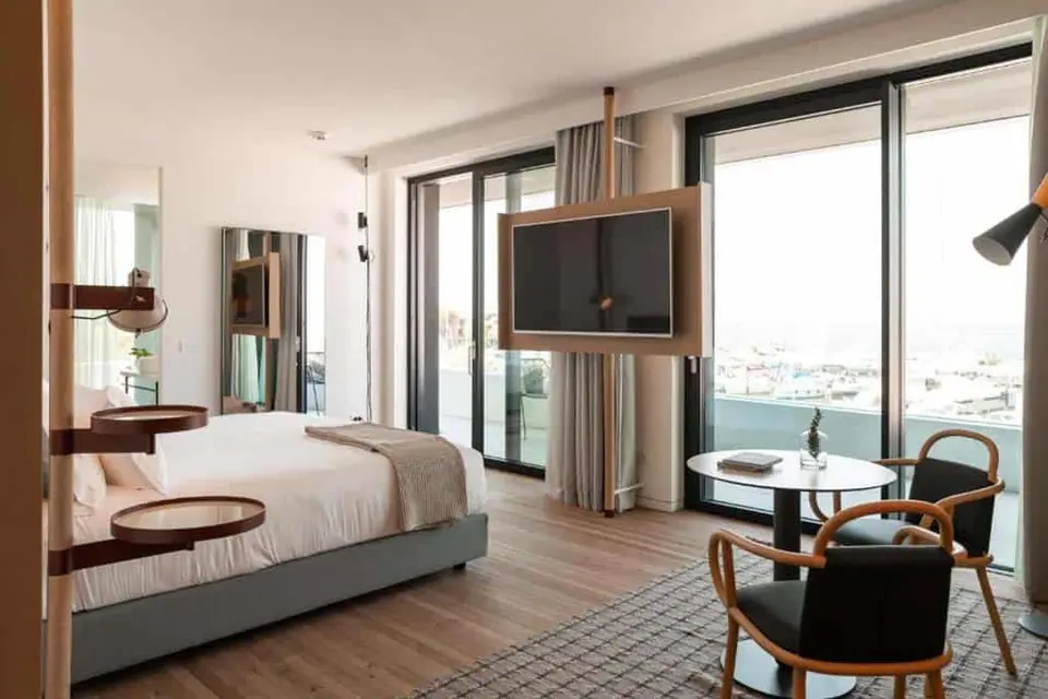 Laguna Faro Suites