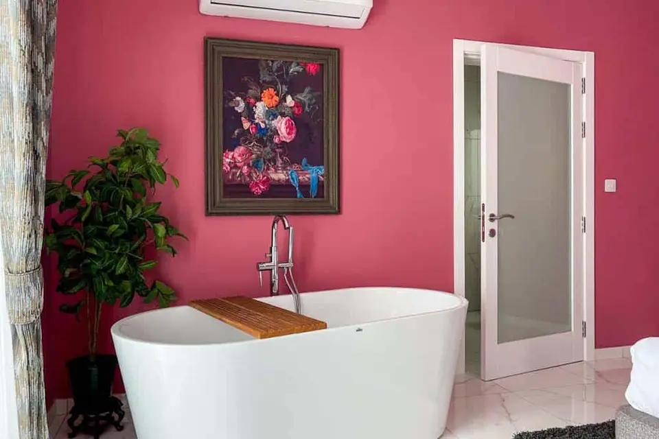 100 Boutique Living