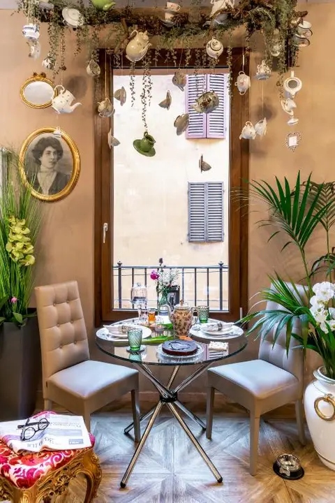 051 Room & Breakfast