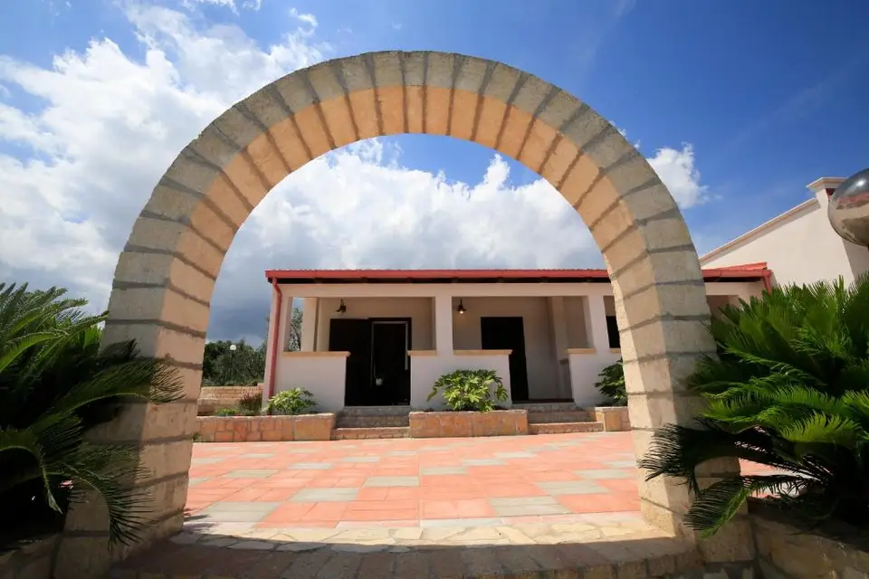 B&B Hibiscus