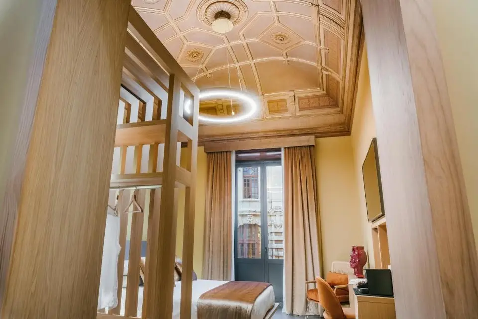 ETNEA Suite 270