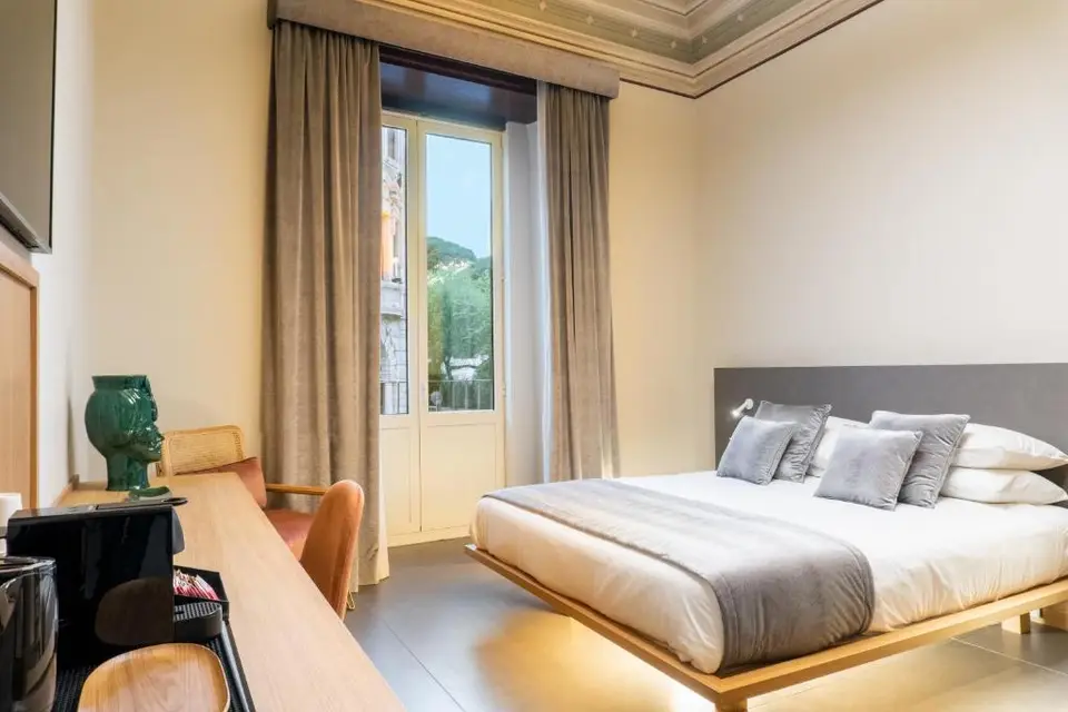ETNEA Suite 270