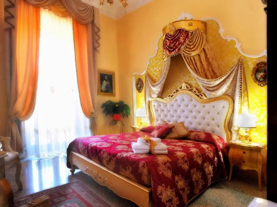 La Dolce Vita Luxury House