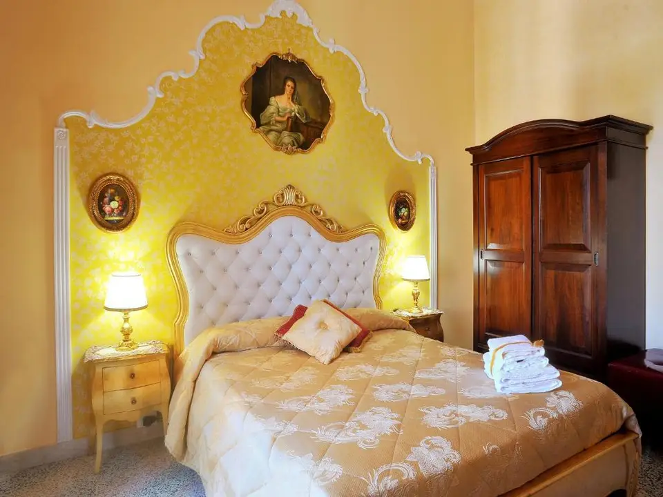 La Dolce Vita Luxury House