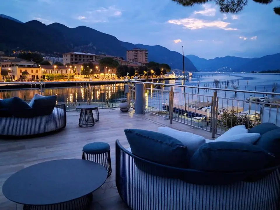 LKL Lakeside Lodging