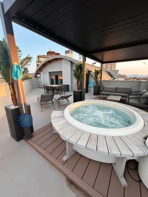 Suite Panoramic Attico con Jacuzzi Privata