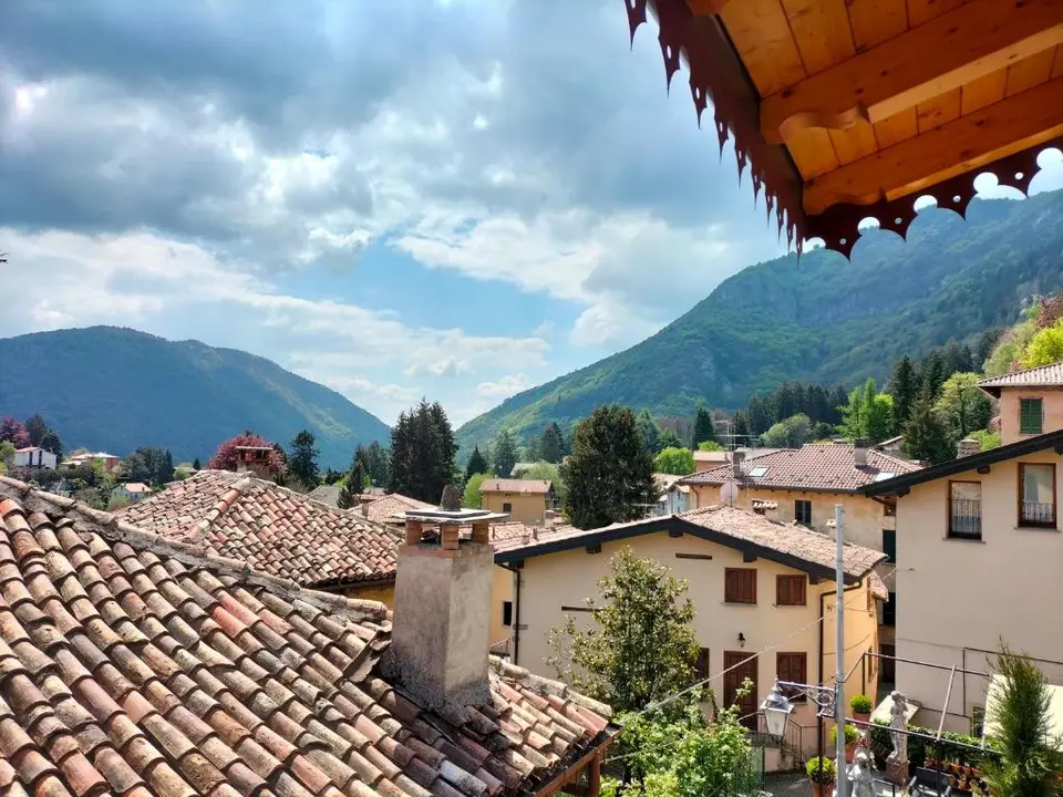Suite vista panoramica giardino e montagne