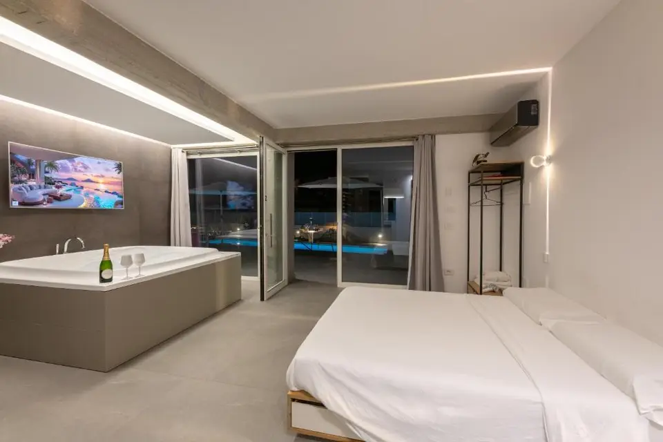 Tropicana Suite - Adults Only