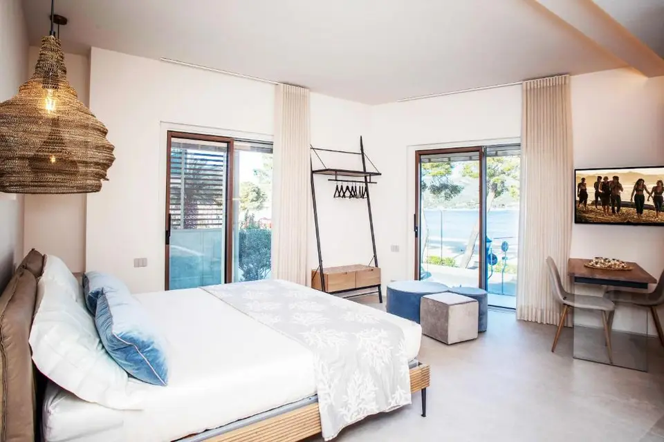 Vistamare Suite & Room