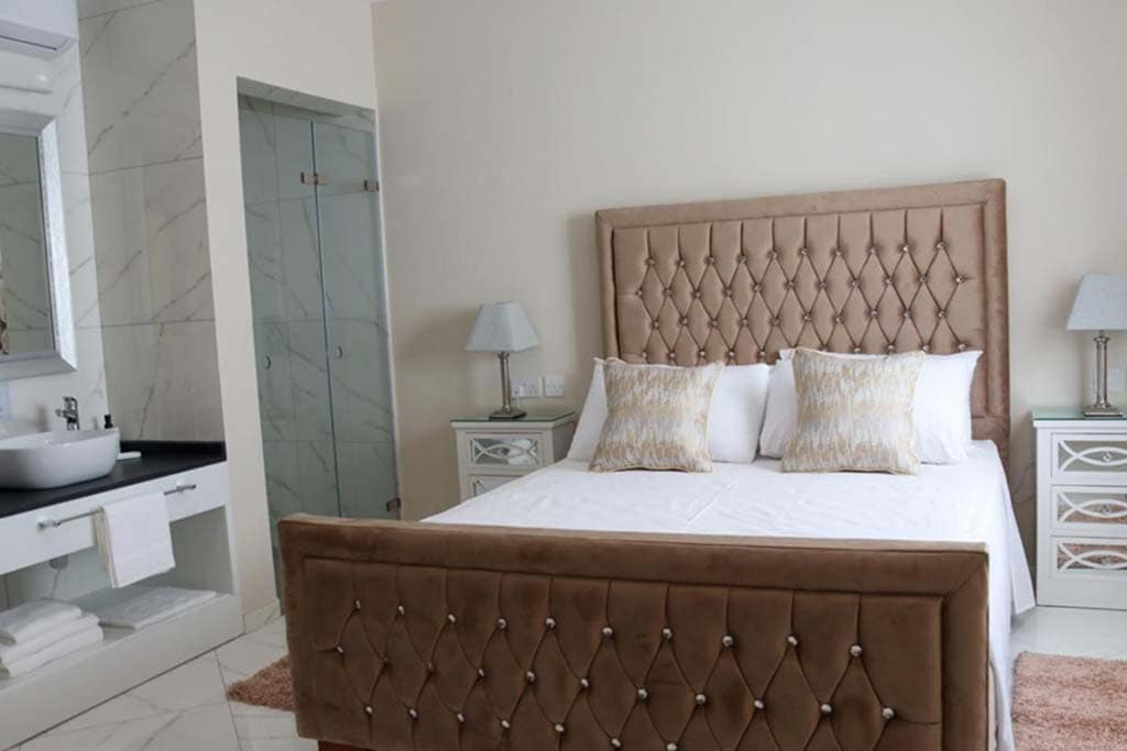 100 Boutique Living