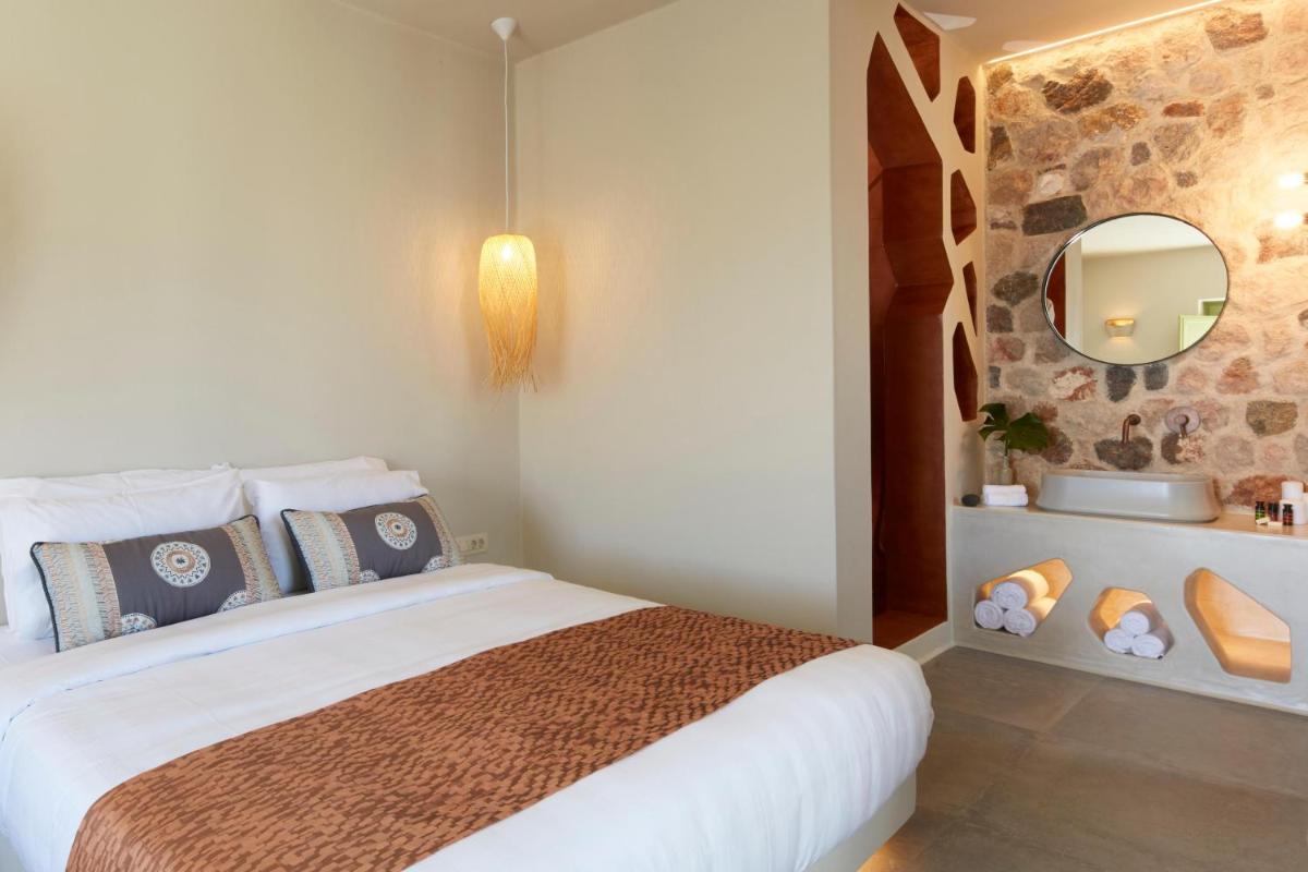 Aeon Suites - Adults Only by Mr and Mrs White