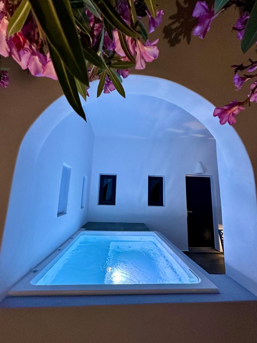 Miracles Suites - Adults Only