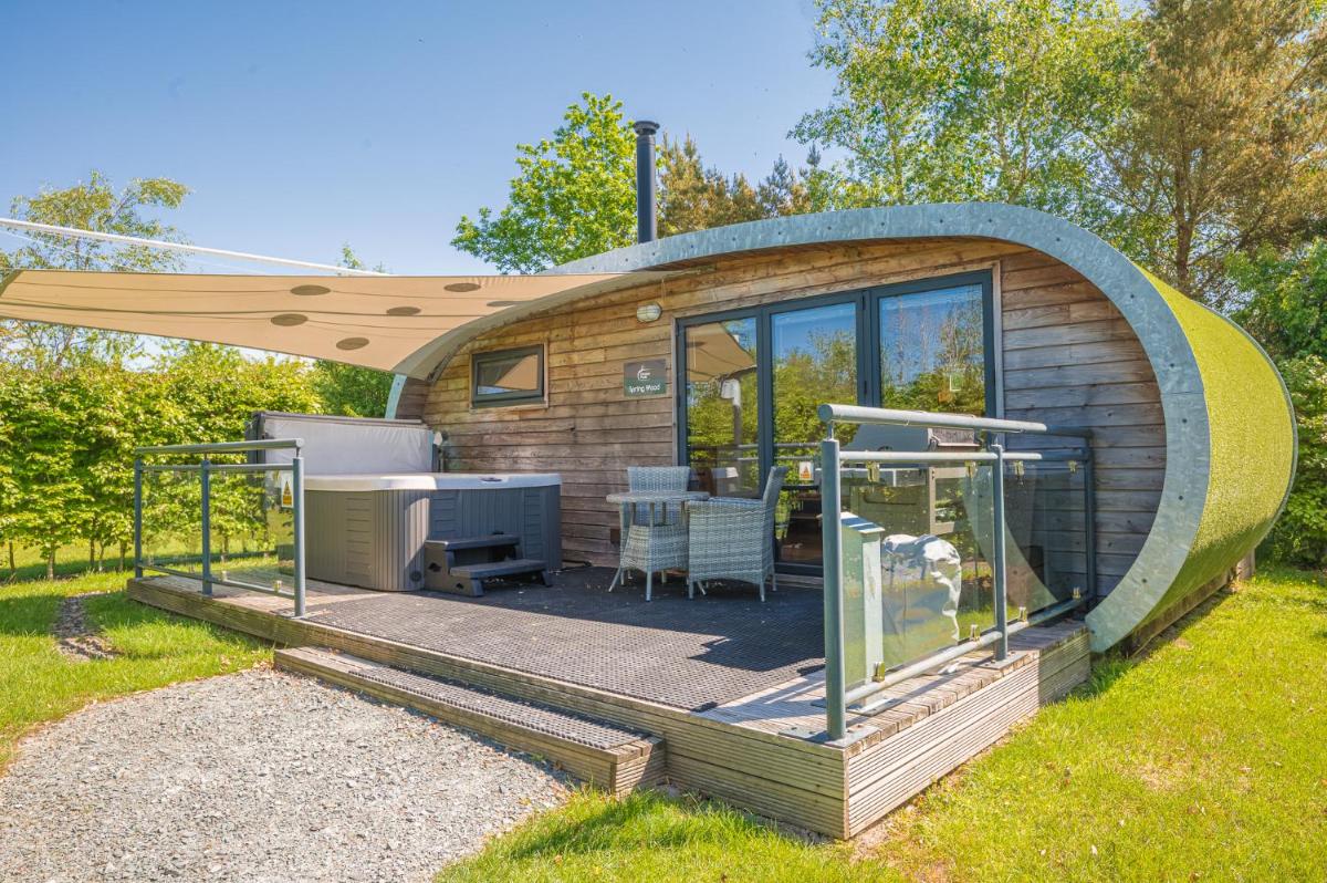 Spring Wood Luxury Pod with Hot Tub at Fell View Park Kirkby Lonsdale