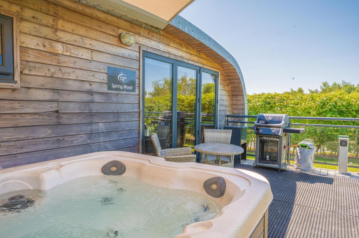 Spring Wood Luxury Pod with Hot Tub at Fell View Park Kirkby Lonsdale