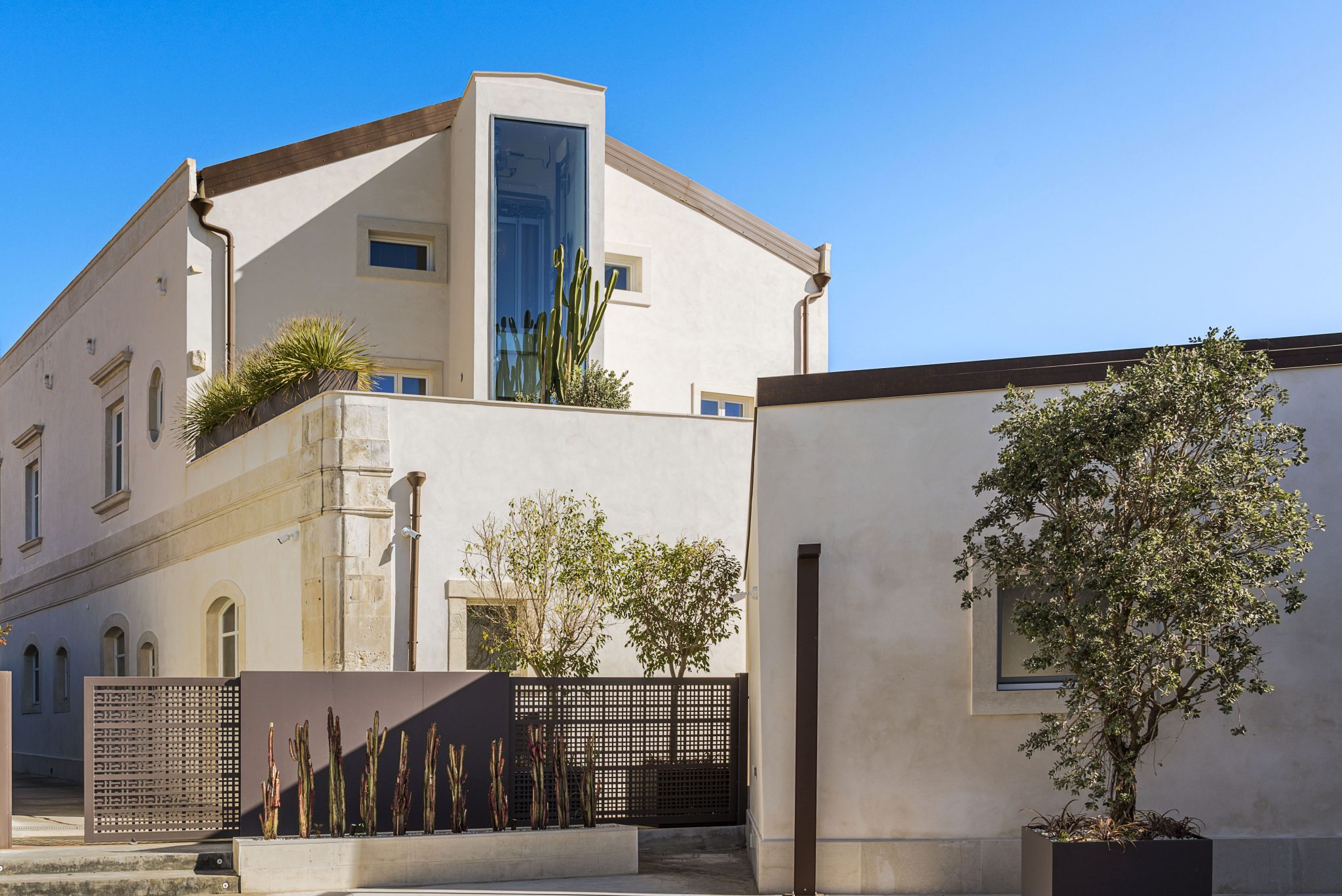Byssus Suites