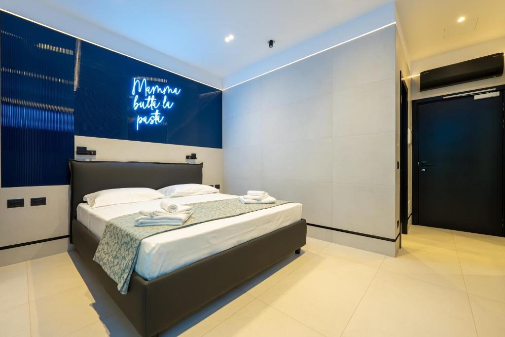 The Boutique Napoli Suite Panorama adults only