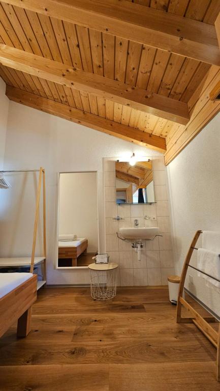 Bergabenteuer für Gruppen Gruppenhaus mit Panorama in Grächen