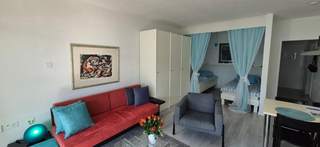 Sollevante Ascona mit Pool und fantastischer Seesicht